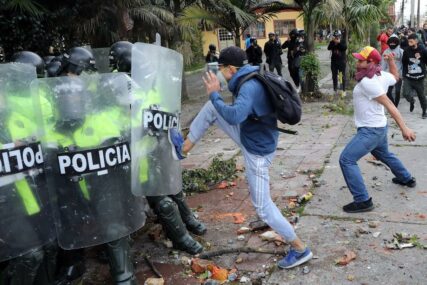 NEREDI TOKOM DEMONSTRACIJA Sedmoro poginulih na protestima zbog BRUTALNOSTI POLICIJE