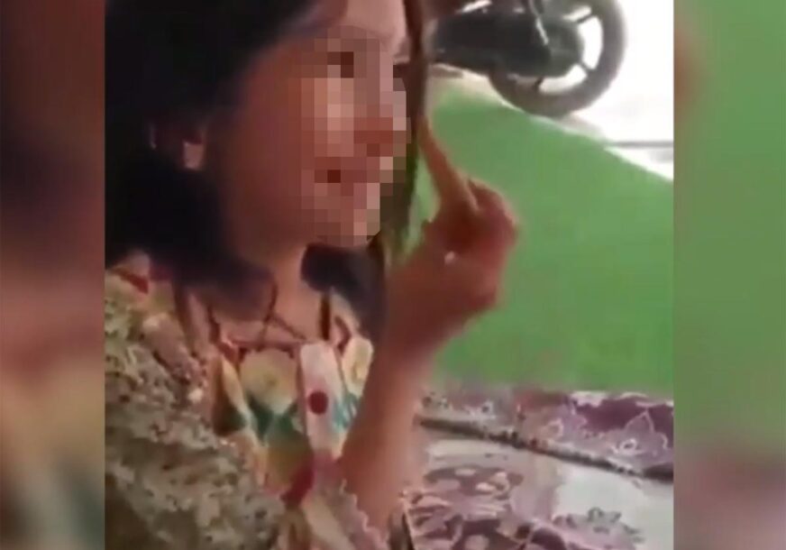 LJUDI,GDJE ĆE VAM DUŠA! Zaustavili se pored djevojčice koja prosi i onda su OVO URADILI (VIDEO)