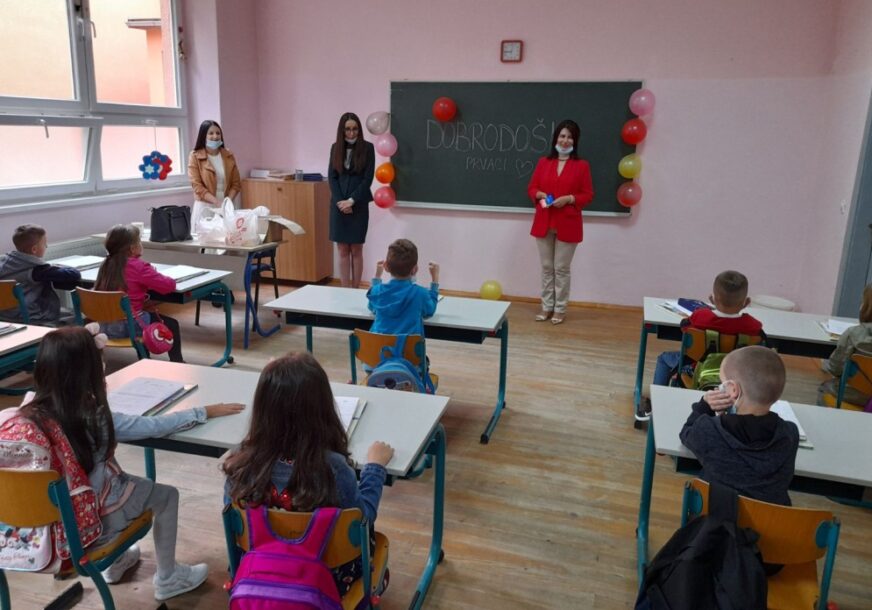 Pomoć za školu u Drvaru: Bukvari, čitanke i slovarice za 30 prvačića