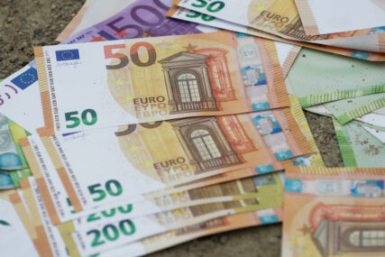 SRBIJA IMA 28.000 MILIONERA Najplaćeniji čovjek zaradio je pola miliona evra za jedan mjesec