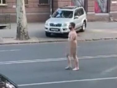 NUDISTA MU PREPRIJEČIO PUT Vozio kroz centar grada kada je ispred auta izašao NAG MUŠKARAC, a onda je nastao HAOS