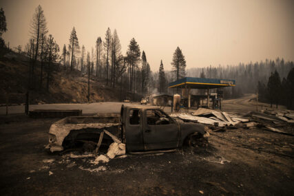 VATRENA STIHIJA U SAD Pola miliona ljudi ugroženo šumskim požarima u Oregonu (FOTO)