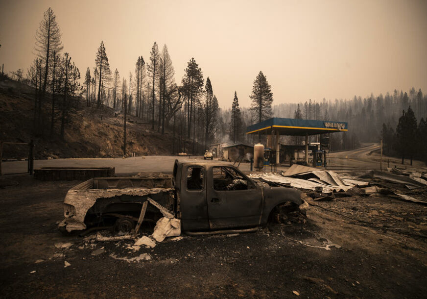 VATRENA STIHIJA U SAD Pola miliona ljudi ugroženo šumskim požarima u Oregonu (FOTO)