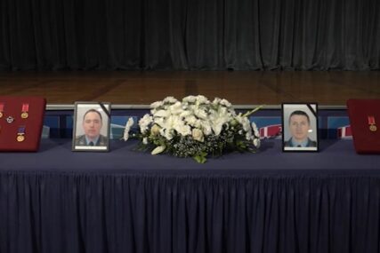 POSLJEDNJI ISPRAĆAJ UZ VOJNE POČASTI Sahranjeni poginuli piloti Dejan Krsnik i Zvonko Vasiljević