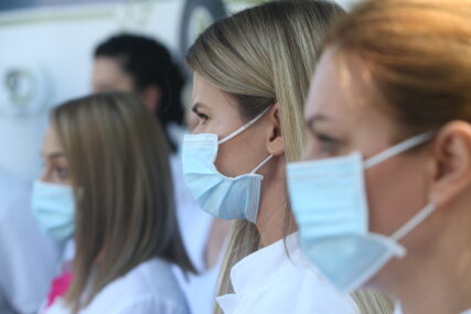 PREMINULE DVIJE OSOBE U Kliničkom centru Sarajevo još 155 novooboljelih od korona virusa