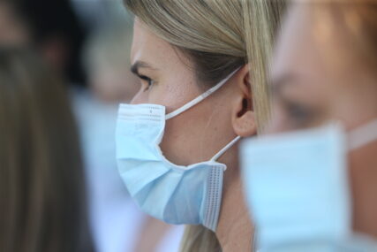 APEL GRAĐANIMA DA SE PRIDRŽAVAJU MJERA “Maske možda štite bolje nego što će vakcina”