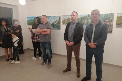 PREDSTAVLJENO 26 DJELA Izložba slika likovne kolonije otvorena u Kotor Varošu