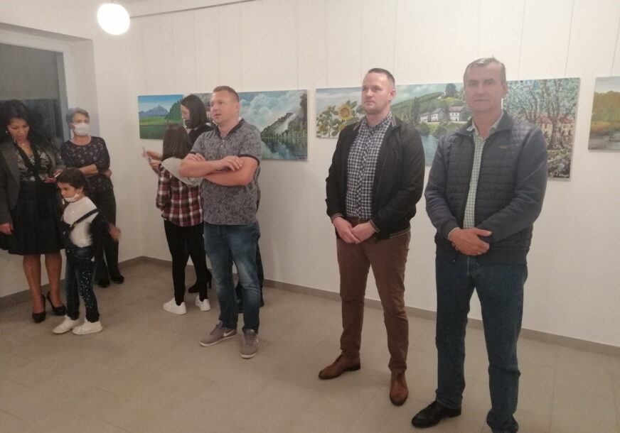 PREDSTAVLJENO 26 DJELA Izložba slika likovne kolonije otvorena u Kotor Varošu