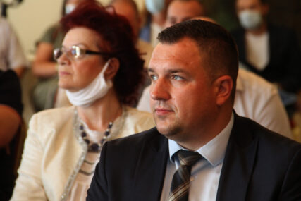 LUČIĆ POZITIVAN NA KORONA VIRUS Ministar za ljudska prava i izbjeglice U IZOLACIJI