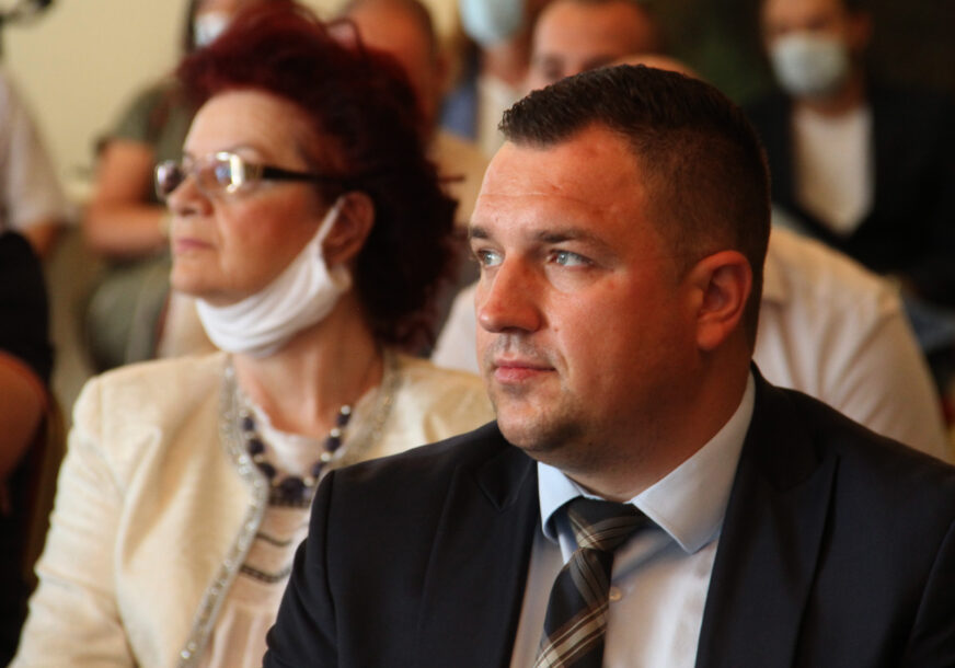 LUČIĆ POZITIVAN NA KORONA VIRUS Ministar za ljudska prava i izbjeglice U IZOLACIJI