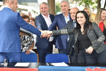 „DOSTA JE VLASTI KOJA OKUPLJA PRELETAČE“ SDS i PDP predstavili kandidata za gradonačelnika Gradiške