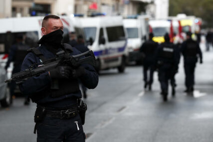 POLICIJA NA NOGAMA Više osoba povrijeđeno u NAPADU MAČETOM u Parizu
