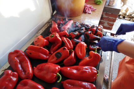 Nedostatak ambalaže pomrsio konce: Domaća paprika teško stiže u tegle