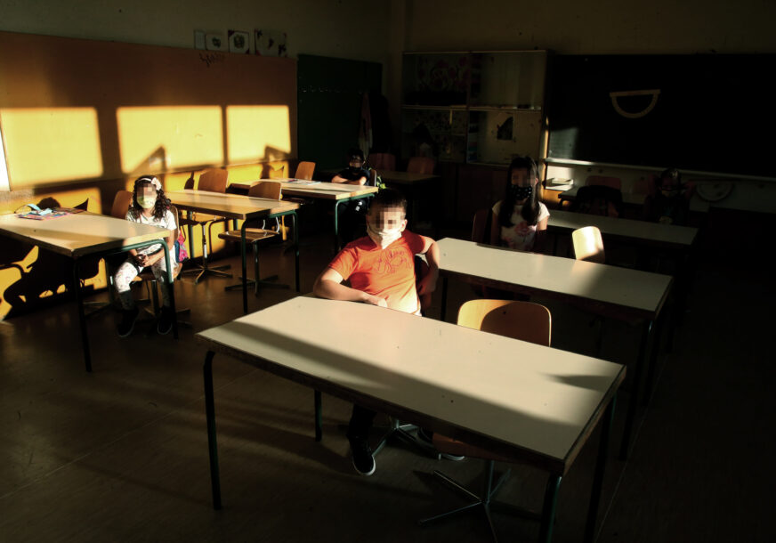 Učionice u Srpskoj SVE PRAZNIJE: Nastavnici trče iz škole u školu da ispune normu