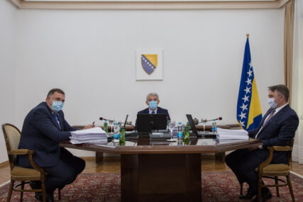"Žalosno je što se svi mi MORAMO STIDITI" Dodik i Komšić ne mogu ni na sastanak bez međusobnih sukoba