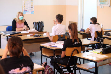 ZA 24 ČASA ZARAŽENO ŠESTORO DJECE Širenje korone u školama spriječiti nošenjem maski na časovima