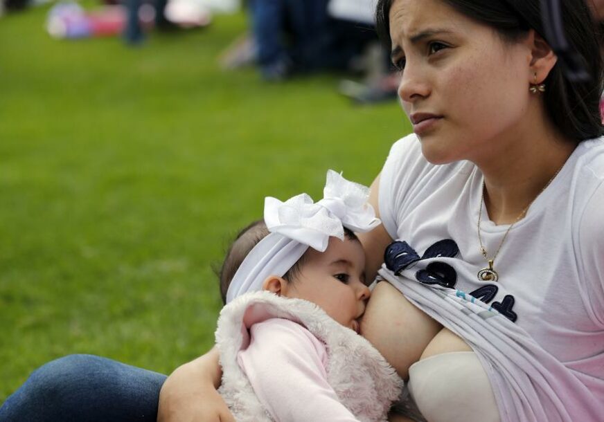 DOJENJE U VRIJEME PANDEMIJE Nova studija pokazala da majčino mlijeko ŠTITI OD KORONE