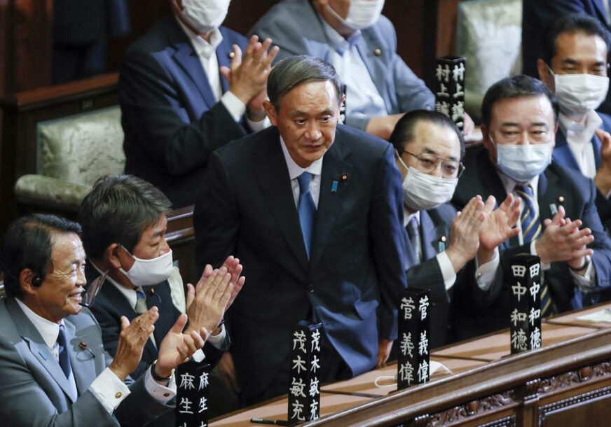 ČEKAJU GA PROJNI IZAZOVI Jošihide Suga novi premijer Japana
