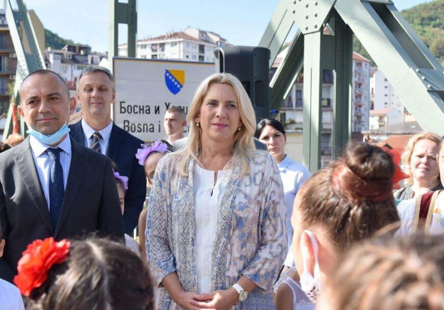 SPAJA SRPSKU I SRBIJU Cvijanovićeva obišla rekonstruisani most u Zvorniku