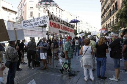 TRAŽE BOLJE USLOVE ZA RAD Prosvjetni i medicinski radnici u Španiji štrajkuju zbog reakcije vlasti na korona krizu
