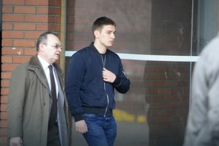 PREGAZIO DJEVOJKU PA MU ODUZELI VOZAČKU DOZVOLU Aleksandar Mitrović osuđen na 11 mjeseci kućnog zatvora