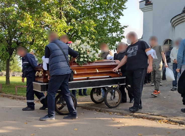 "ČUVAJ NAS, NAŠ NAJMILIJI ANĐELE" Stotine ljudi u Nišu ispratilo Aleksandra (15) na vječni počinak