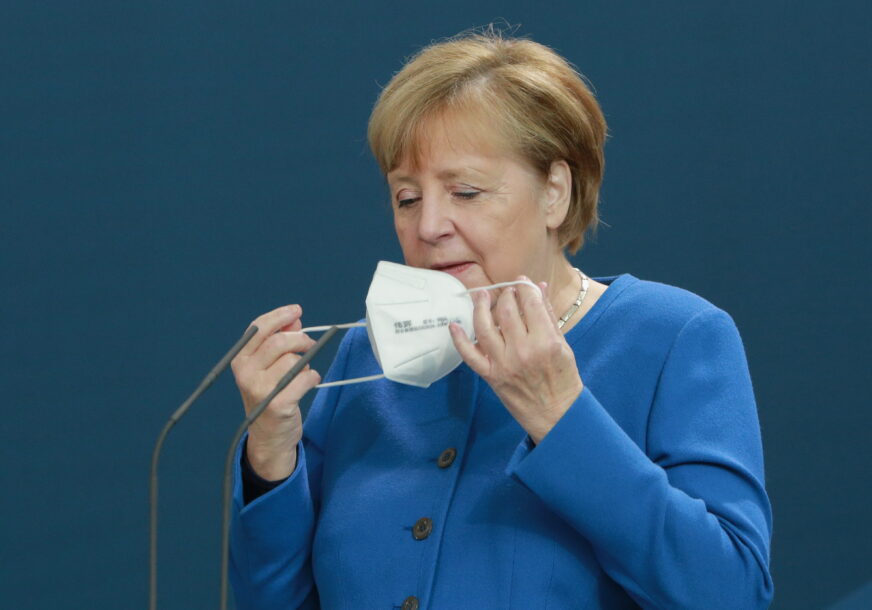 MASKE I NA OTVORENOM Merkel najavila produženje restriktivnih mjera najmanje do 20. DECEMBRA