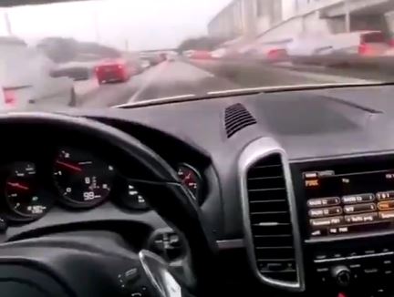 BAHAĆENJU NEMA KRAJA Dok na ulici sve stoji, vozač IDE 100 km/h ZAUSTAVNOM TRAKOM (VIDEO)