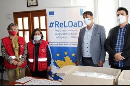 POMOĆ ZA STARE I UGROŽENE Donirano više od pet hiljada zaštitnih maski Centru za socijalni rad i Crvenom krstu u Trebinju