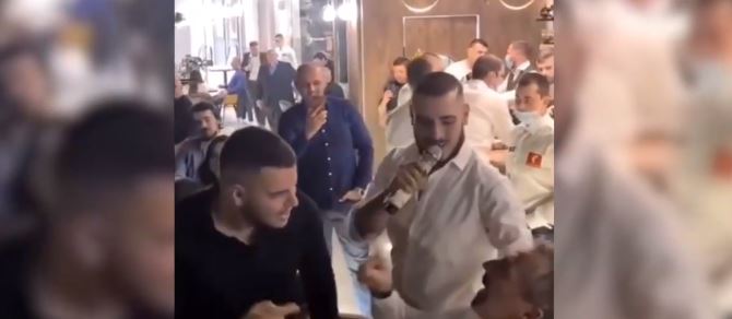 ZA NJEGA NEMA KRIZE NI U DOBA KORONE Darko Lazić iz restorana otišao PUNIH RUKU PARA (VIDEO)