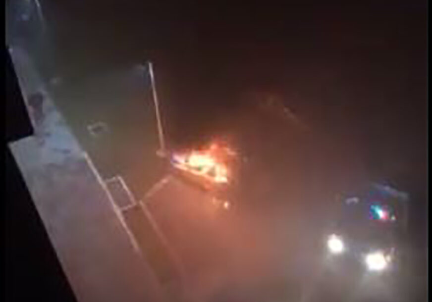 BURNA NOĆ U DOBOJU Zapaljen"ford", intervenisali vatrogasci (VIDEO)