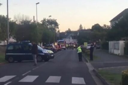 SUDARILA SE DVA AVIONA Jedna letjelica se srušila na ogradu kuće, poginuli svi putnici (VIDEO)