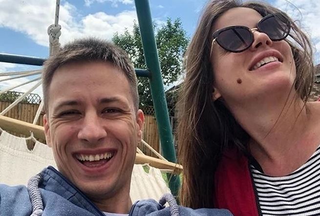 "JA DEŽURAM NOĆU, A ŽENA DANJU" Srpski pjevač prije 10 dana dobio sina sa blogerkom