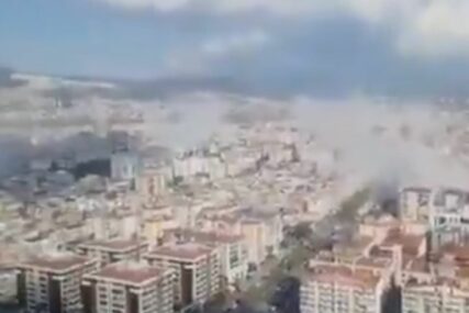STRAVIČNI PRIZORI  ZEMLJOTRESA U GRČKOJ Zgrade se ruše, more preplavilo gradove, ljudi u STRAHU ZA ŽIVOT (VIDEO)