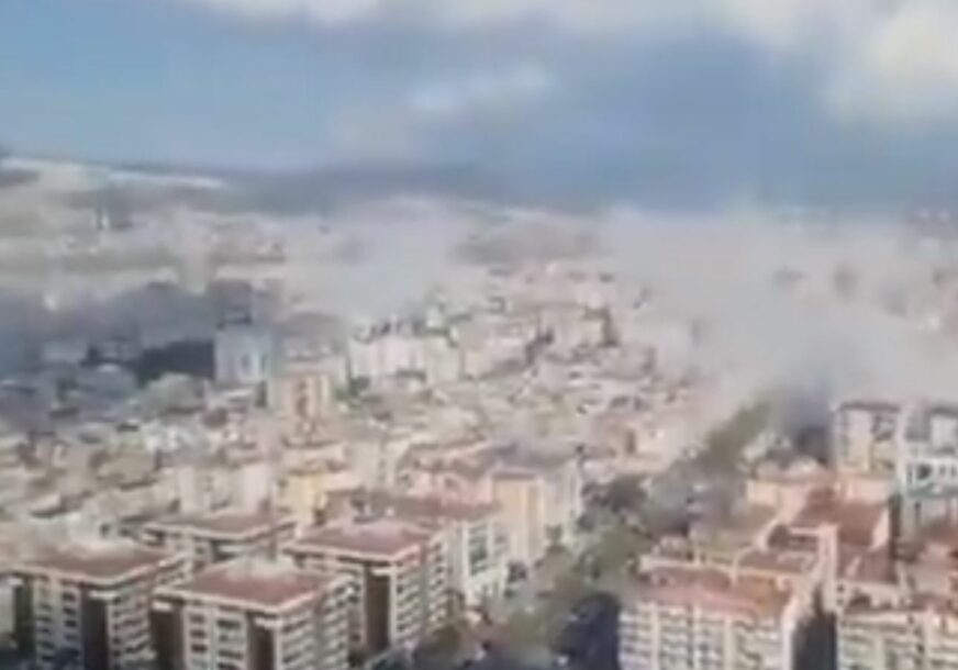 STRAVIČNI PRIZORI  ZEMLJOTRESA U GRČKOJ Zgrade se ruše, more preplavilo gradove, ljudi u STRAHU ZA ŽIVOT (VIDEO)