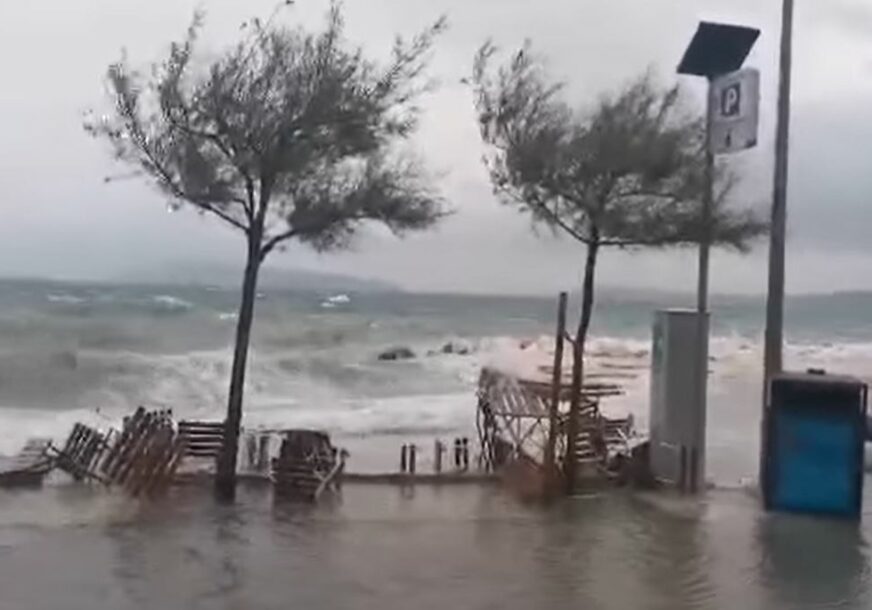 SNAŽNO NEVRIJEME POGODILO HRVATSKU Jaki udari vjetra, voda se izlila, nekim građanima došla do praga (VIDEO)