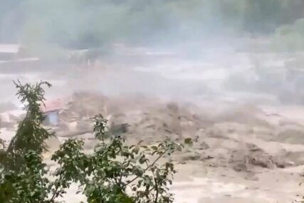 POPLAVE U ITALIJI Vatrogasac poginuo tokom intervencije, nestalo 11 osoba (VIDEO)