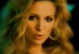 (FOTO) Snimila veliki hit, pa nestala sa scene: Pjevačica danas ima petoro djece i evo kako izgleda