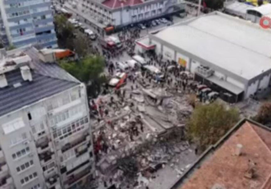 APOKALIPTIČNI PRIZORI Snimci iz vazduha prikazuju razornost zemljotresa u Izmiru (VIDEO)