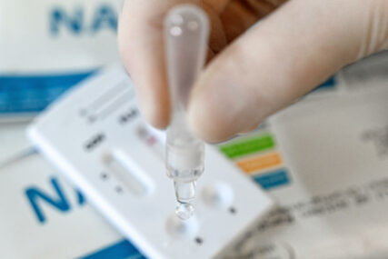 U BORBI PROTIV ZARAZE Južna Koreja odobrila test koji otkriva i grip i koronu