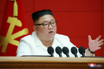 Kim Džong Un uveo "modnu policiju": Zabranio nošenje ovog odjevnog predmeta (FOTO)
