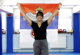 (FOTO) STOMAK U PRVOM PLANU Milica Mandić TRUDNA, šampionka pokazala kako uživa na plaži