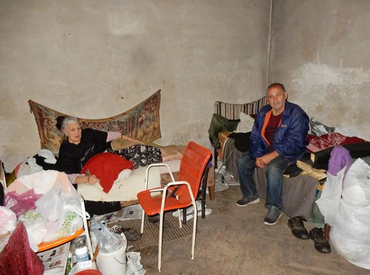 Rat ih je sa Kosova doveo u Leskovac, a tu ih sačekala bijeda, bolest i život u ZGRADI STRAVE bez struje i vode (FOTO)