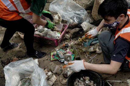 IZVOZE U SIROMAŠNE ZEMLJE Amerikanci i Britanci stvaraju najviše plastičnog otpada