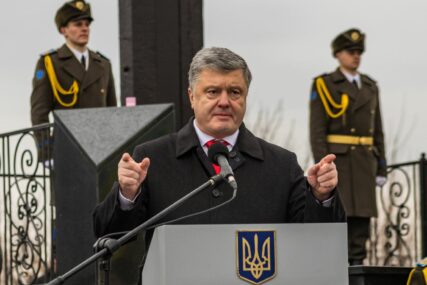 POROŠENKO ZBOG KORONE PREBAČEN U BOLNICU Bivši predsjednik Ukrajine ima tešku upalu oba plućna krila