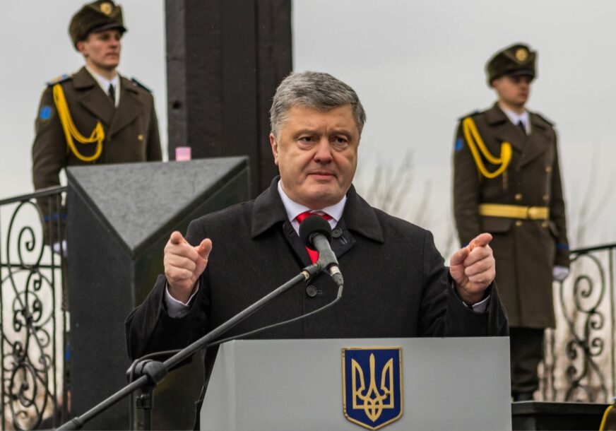 POROŠENKO ZBOG KORONE PREBAČEN U BOLNICU Bivši predsjednik Ukrajine ima tešku upalu oba plućna krila