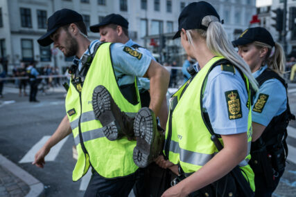 "MI GOVORIMO ISTINU O ISLAMU" Desničari u Danskoj na protestu spalili Kuran