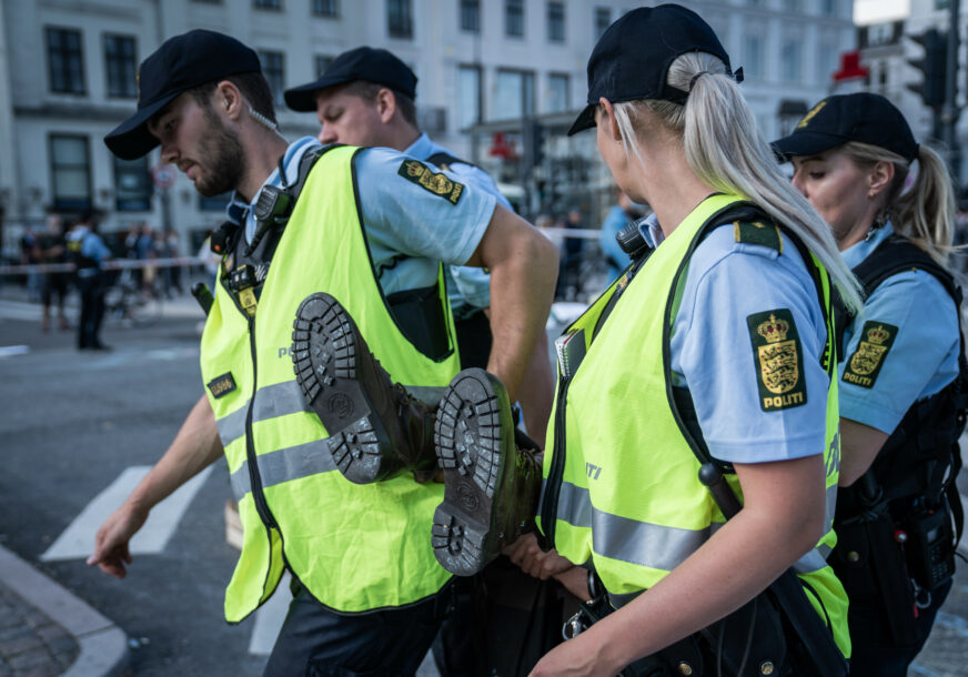 "MI GOVORIMO ISTINU O ISLAMU" Desničari u Danskoj na protestu spalili Kuran