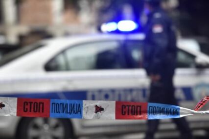 Pomahnitali muškarac vitlao nožem u tržnom centru u Beogradu: Posjekao mladića po ruci i stomaku i NAPAO POLICAJCE