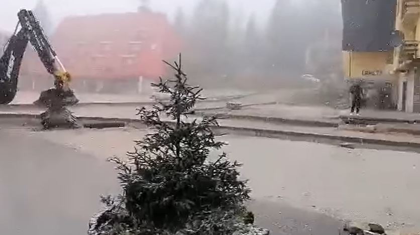 Čobanima napravio problem: Vlašić prekrio snijeg u maju (VIDEO)